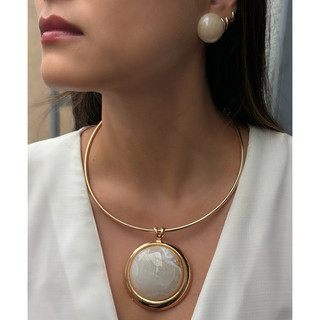 Conjunto Colar e Brinco Redondo Dourado Resina Feminino - Choker Moderno - Colar de Aro - Maxi Colar com Pedra