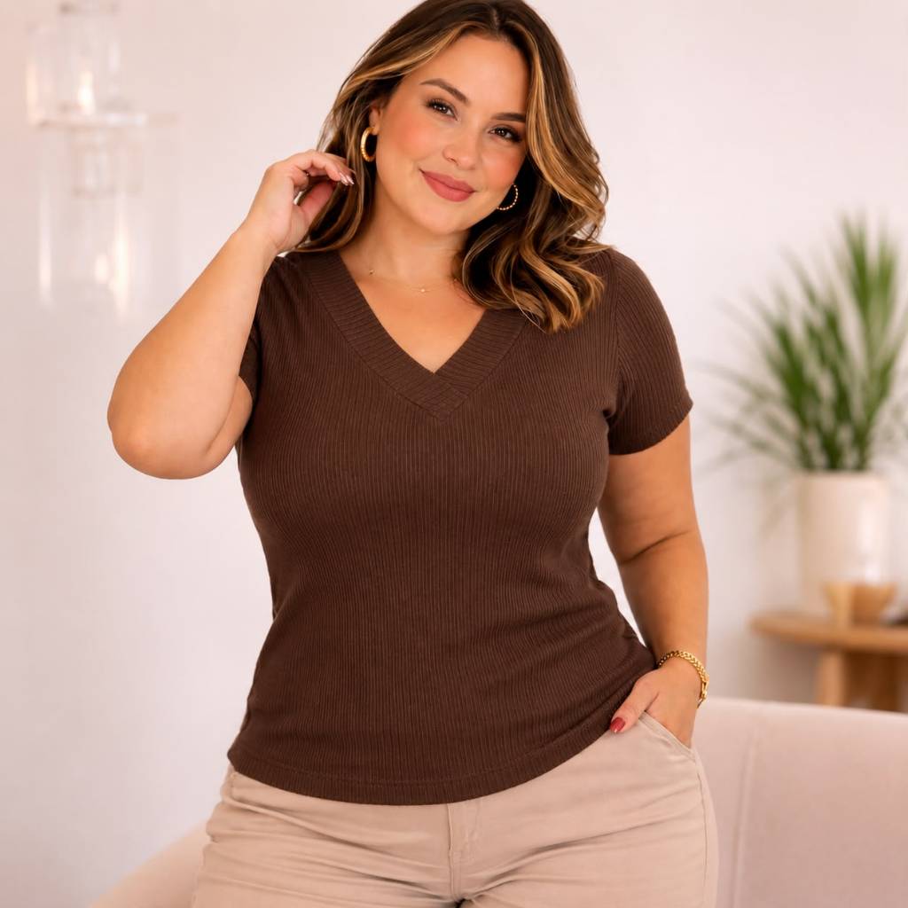 Blusa Feminina  Plus Size G ao G3 Gola V Na  Malha Canelada – Moda Confortável e Sofisticada