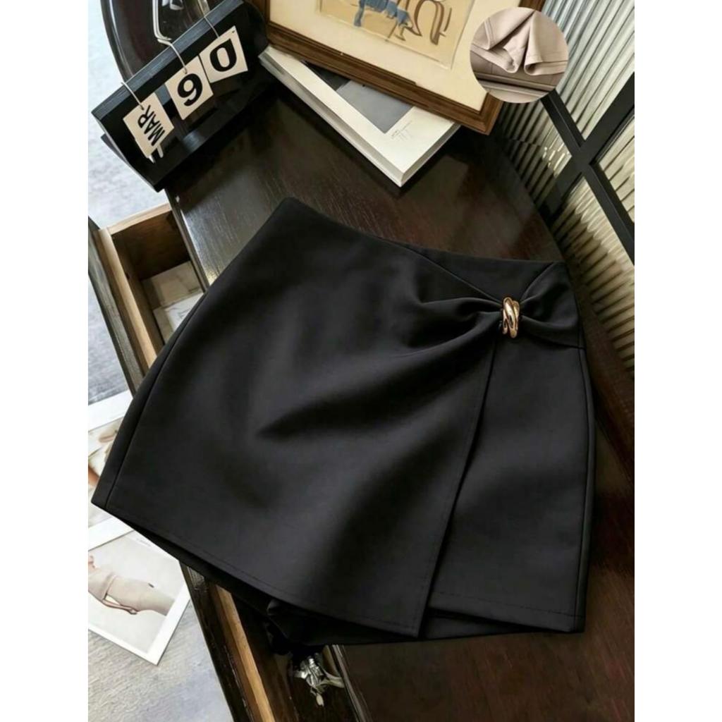 Short Saia Feminino Cintura Alta com Detalhe Dourado na Fivela Elegante Look Moderno Confortável Social Verão Modinha