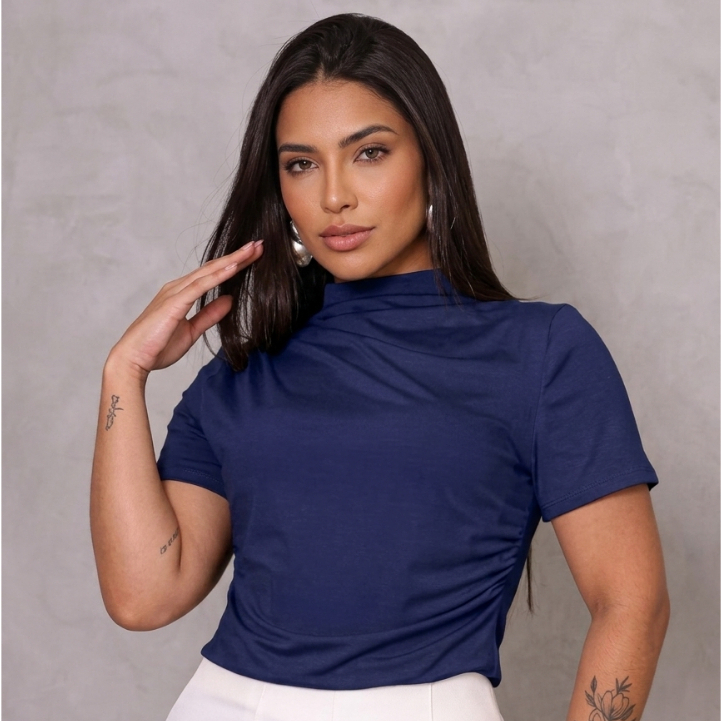 Blusa Gola Alta Drapeada Sem Mangas – Elegância e Versatilidade