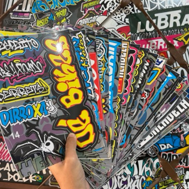 Adesivos em Cartela, modelos diferentes Coloridas e preto e branco , ideal pra carro, bike, moto