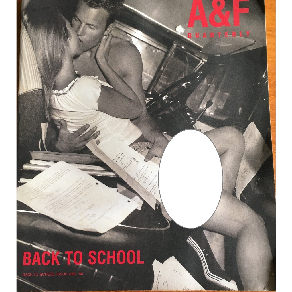 Kit com 2 revistas de moda e estilo importadas.