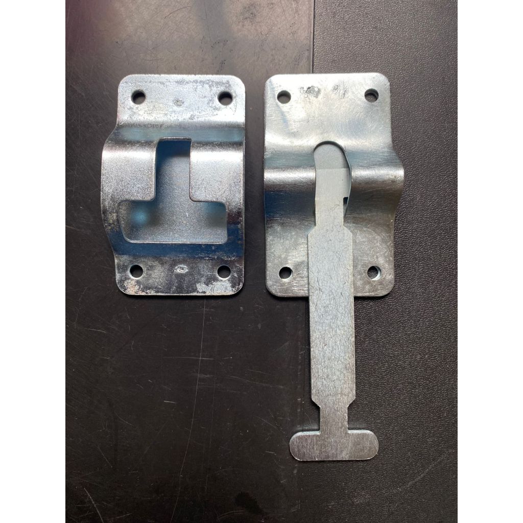 CONJUNTO TRAVA PORTA DO BAÚ AÇO GALVANIZADO em Oferta na Shopee