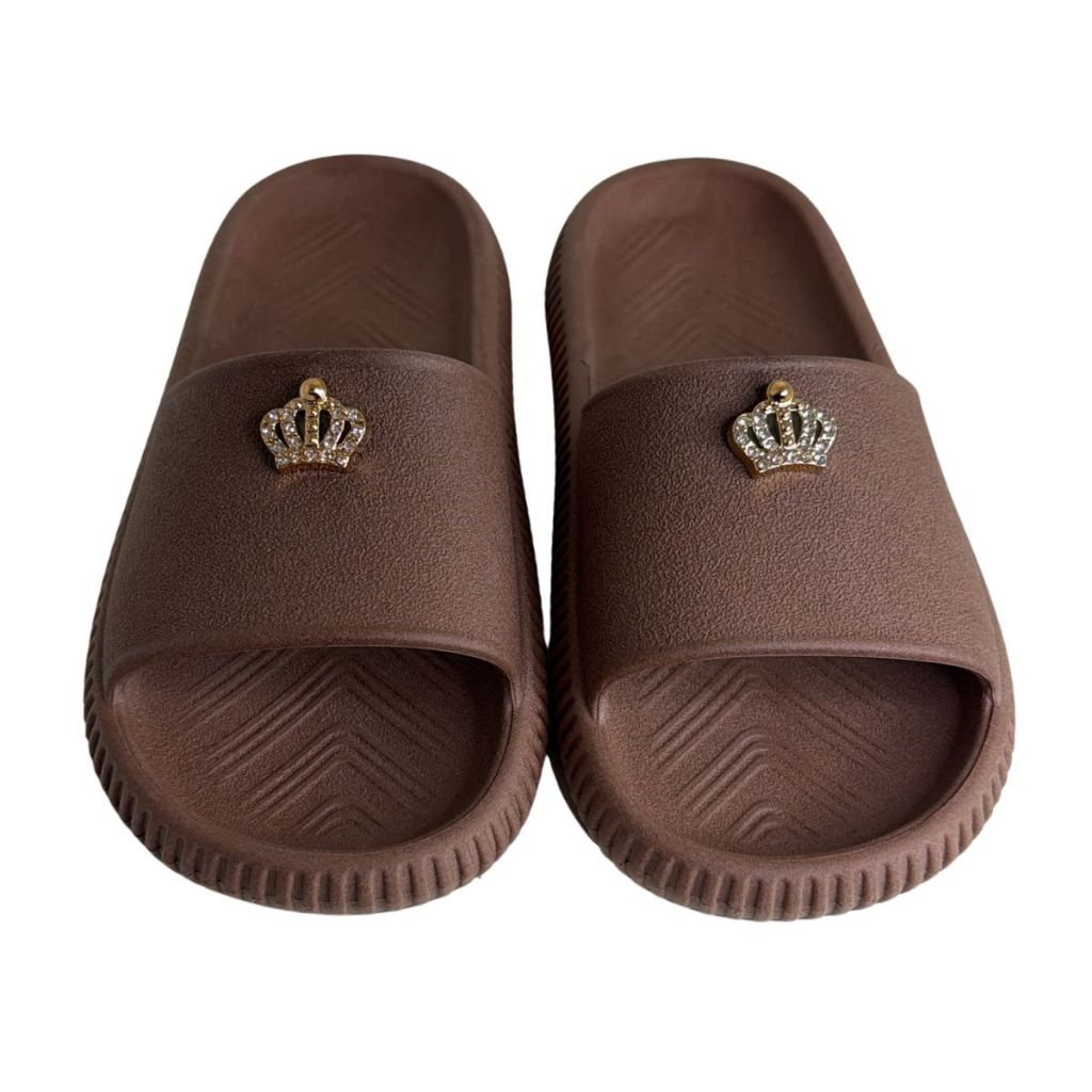 Chinelo Nuvem Leve Adulto Infantil Juvenil Feminina Menina Marrom Confortável Slide Com Pingente Dourado
