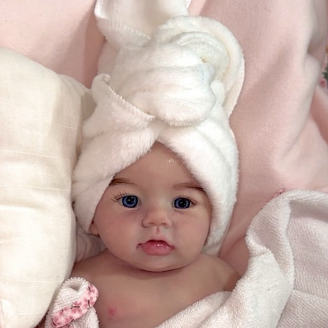 Bebê Reborn Silicone Sólido 45cm Realista Corpo Inteiro Pode Dar Banho Mama Xixi