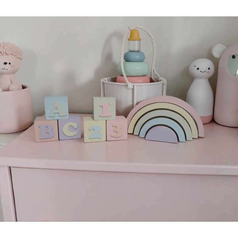 Decoração cubos ABC 123 + arco iris enfeite de festa e quarto/ adorno de mdf