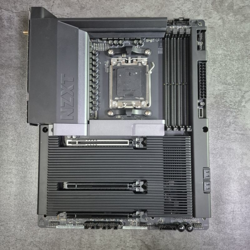 Placa mãe NZXT N7 B850 na garantia
