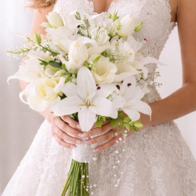 Buquê de Lírio com Tulipas e Copo de leite Branco.Buquê de Casamento com Tulipas.Buquê de Noiva de Copo de leite.