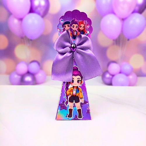 Caixa Pirâmide K-pop Guerreiras Cute com Laço – Lembrancinha Infantil Personalizada/Aniversário