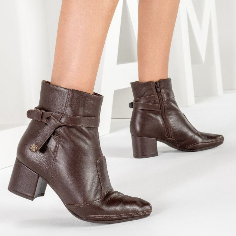 Bota Feminina em Couro Cano Curto Salto Bloco Médio Total Comfort Ramarim 265710