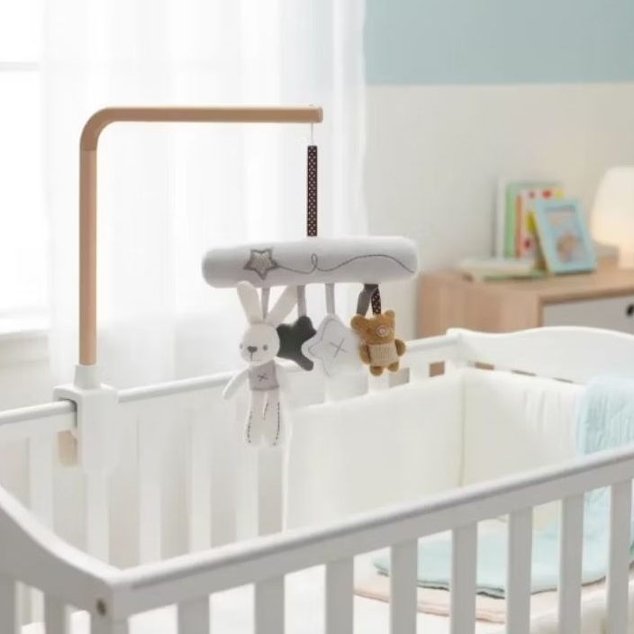 Mobile Musical Pelúcia Carrinho Berço Bebê Conforto Toca Música para Bebê Montessori