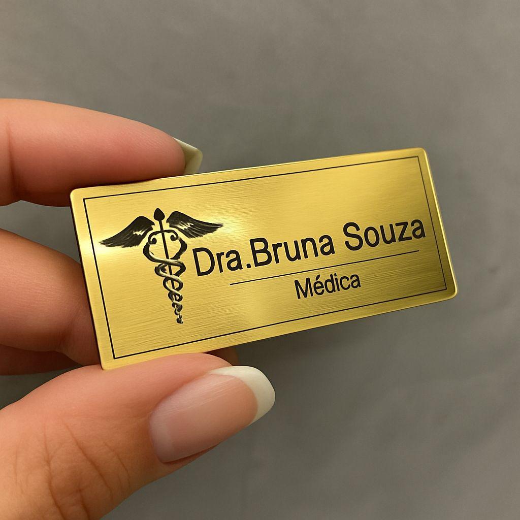 Broche Crachá Personalizado Acrílico 6x2,5cm Magnético Bottons Com Nome e Logo