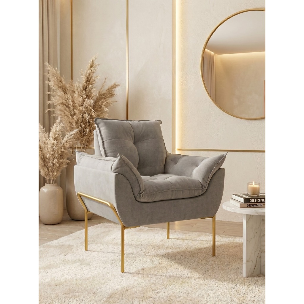POLTRONA OPALA COM BASE DE FERRO RESISTENTE NA COR DOURADA E REVESTIDA NO TECIDO SUEDE MACIO E SOFISTICADO LUXO