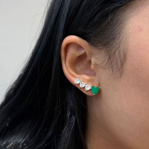 Brinco Feminino Ear Cuff Corações Zircônia Verde - Semijóia Banhada a Ouro 18K ou a Prata 925