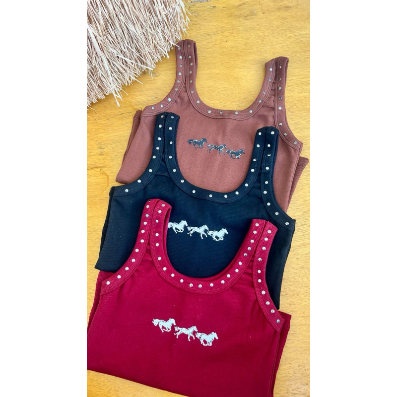 Blusa Regata com tachas em Silk DTF e Lisa Básica Country Feminina estilo ana castelo, rodeio , barretos, moiadeiros