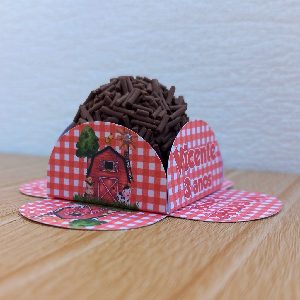 Forminha de Doce Brigadeiro Personalizada Fazendinha Vermelho- 4 pétalas / Festa de aniversário / Lembrancinha