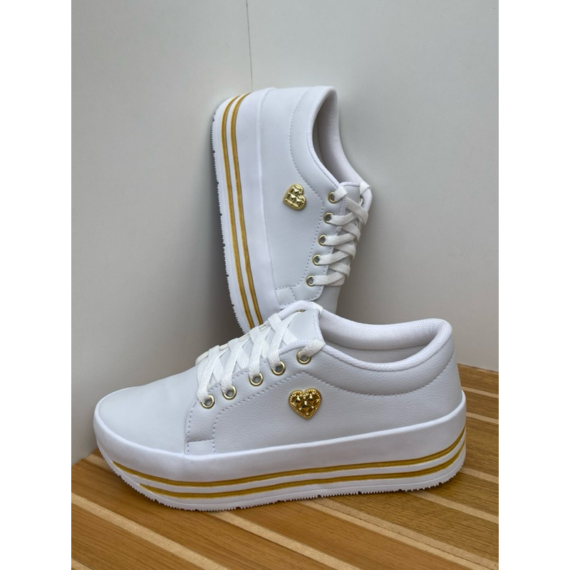 Tênis Feminino Sola Alta com Pingente de Coração Casual Confortável
