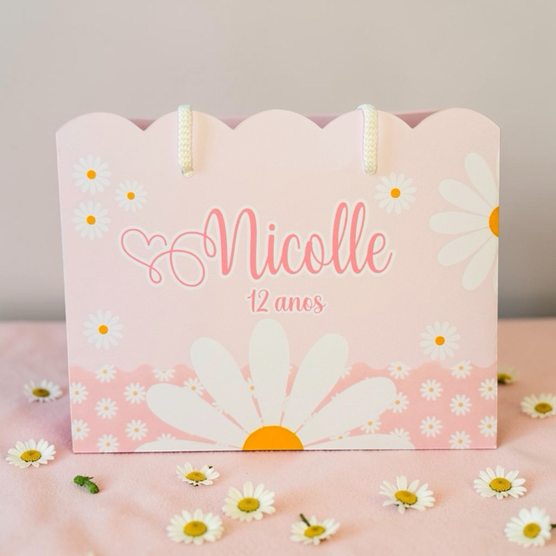 SACOLINHA MARGARIDAS 🌼💗 Personalizado |  Sacolinha Nuvem | Lembrancinha | Minos | Aniversário🌼💗