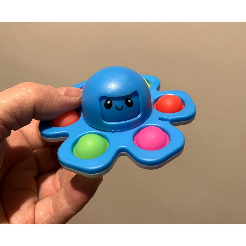 brinquedo giratório hand spinner azul polvo muda cara do polvinho criança