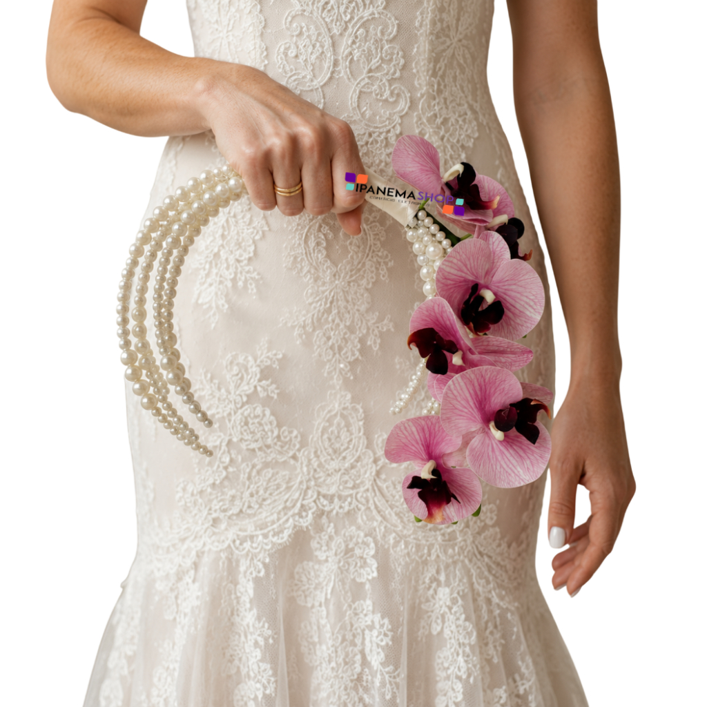 Buquê Bolsa de Noiva com Orquídeas e Pérolas Hoop Bouquet - Buquê Moderno