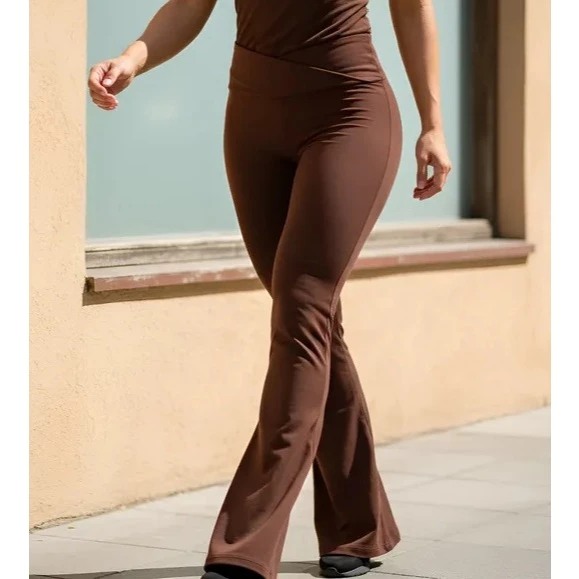 Calça Flare Fitness Feminina Modeladora e Confortável Academia — imagem 1
