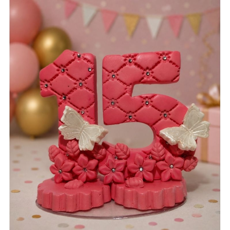 Vela 15 Anos Luxo Rosa pink com borboletas e Strass em biscuit feito a mão com pavio mágico e porta recado