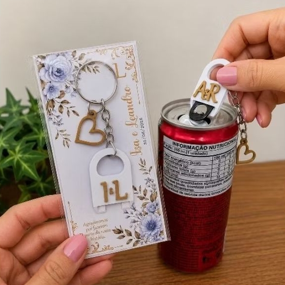 Lembrancinha Casamento Chaveiro Abridor de latinha Personalizado com Iniciais dos Noivos