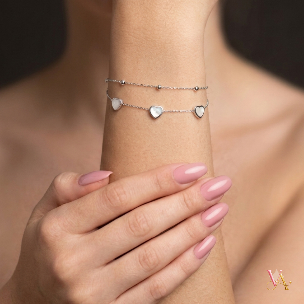 Pulseira Prateada  Corações Feminina em Aço Inoxidável Delicada Ajustável Antialérgica