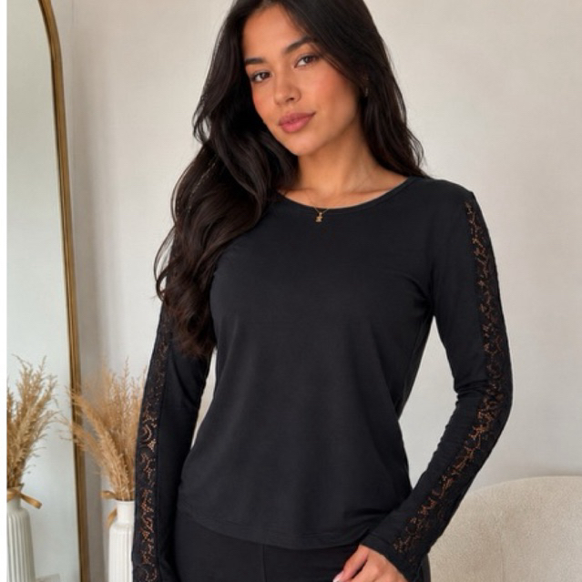 Blusa Feminina Cacharel Manga Com Detalhe De Renda Viscolycra