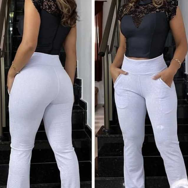 Kit 2 Calça Branca Texturizada Feminina Flare e Reta Com Bolso Frontal Cintura Alta
