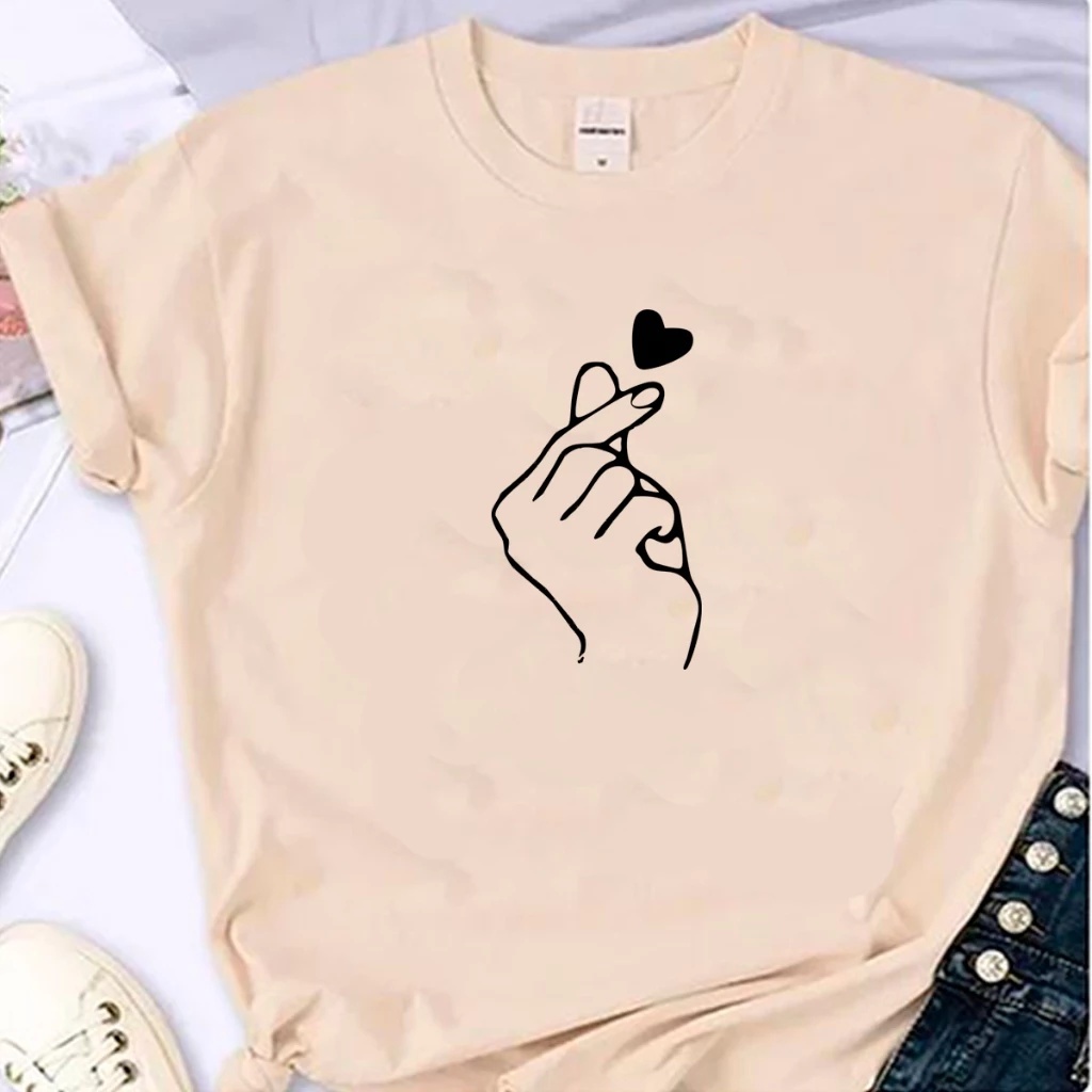 Camiseta Feminina Coração Coreano T Shirt Estampada Fofa Moderna e Confortável Mãozinha para Look Casual Delicada
