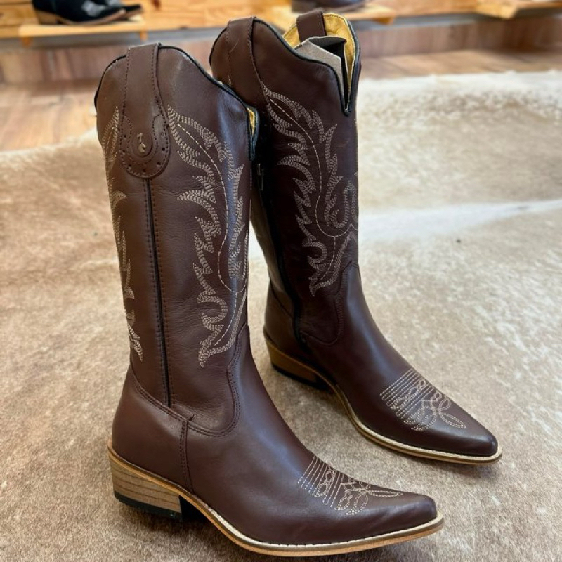 BOTA TEXANA COURO LEGÍTIMO BORDADO SARA SOLADO MADEIRA BICO FINO