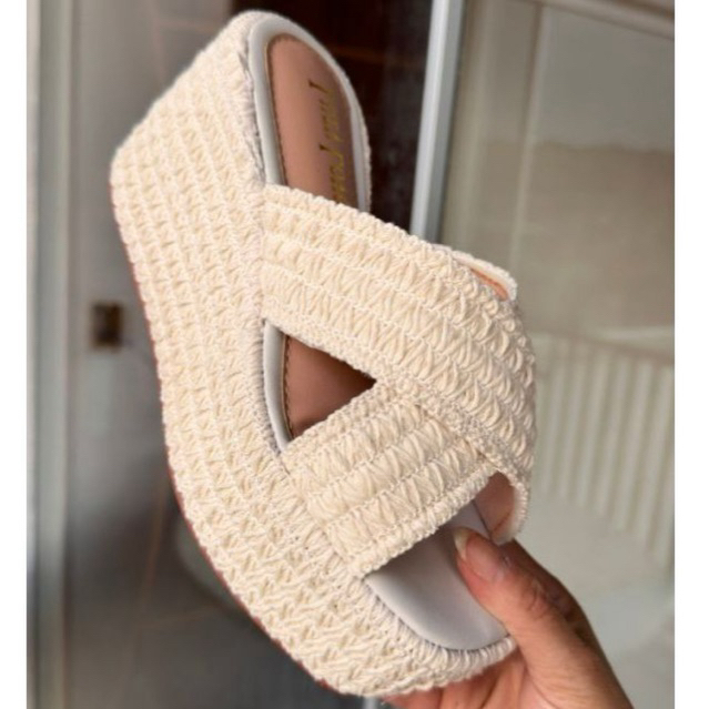Sandália Plataforma Feminina Grazy Luzy Love – Conforto e Estilo