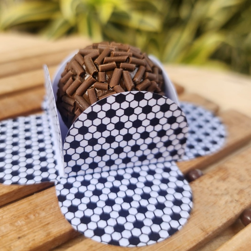 Forminhas de Doces Personalizada Futebol em Pétalas para Brigadeiro - Festa - Aniversário - Lembrancinha