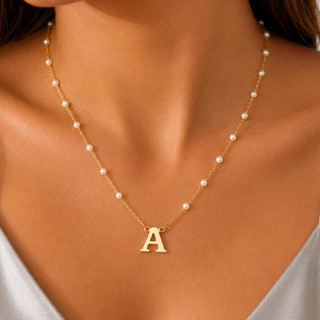 Colar Letra Inicial com Pérolas Banhado a Ouro 18K Todas Iniciais