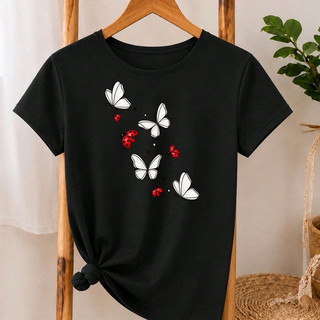 Camiseta Feminina 100% Algodão Estampa Borboletas e Joaninhas | Baby Look Manga Curta Casual
