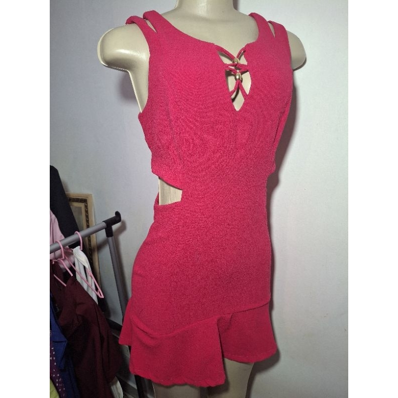 Vestido feminino na cor pink vibrante