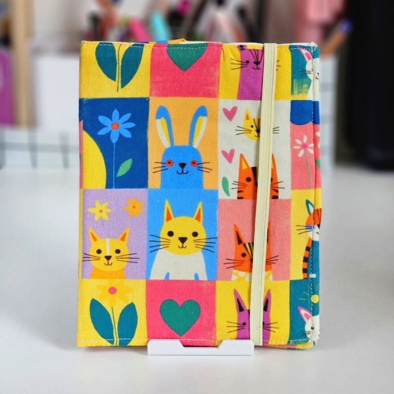 Capa Case para Kindle Colorida Personalizada Acolchoada Abre e Fecha com Elástico ou Velcro Sob Medida