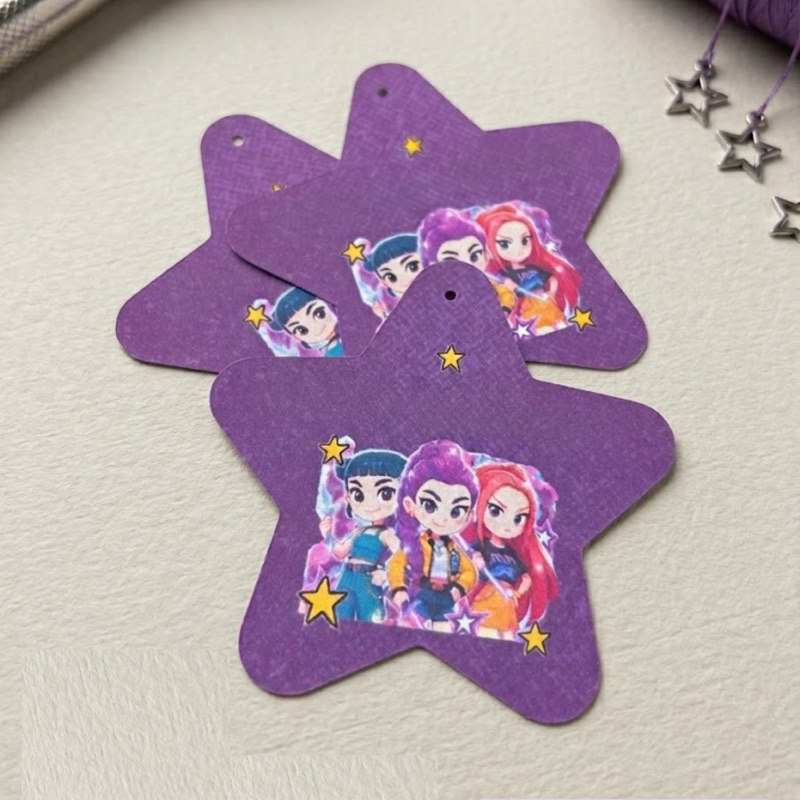 Kit 24 Tags Estrela Personalizadas Guerreiras K-Pop Huntrix | Lembrancinha de Aniversário Sucesso 2026