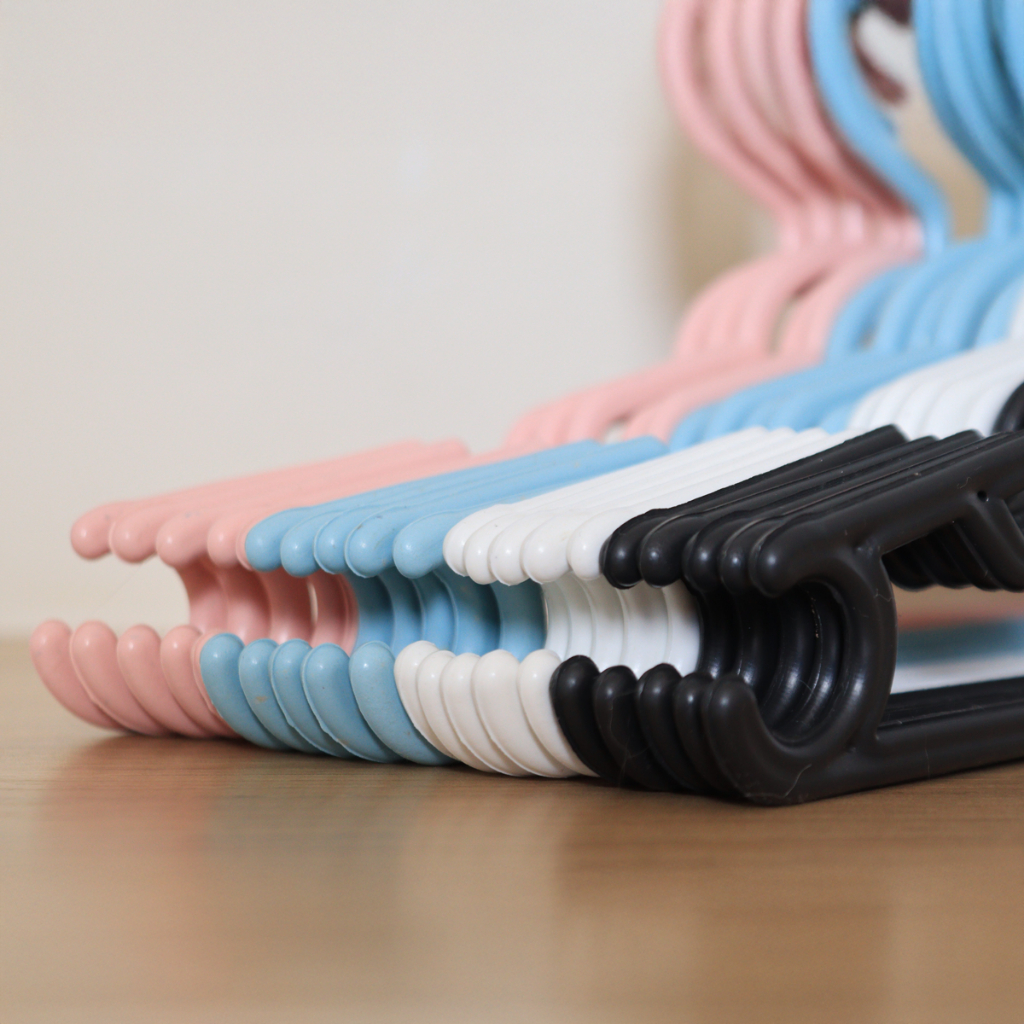 Kit 50 Cabides Infantil Bebê Enxoval Rosa Azul Branco Preto Plástico Reforçado Cruzeta Roupa