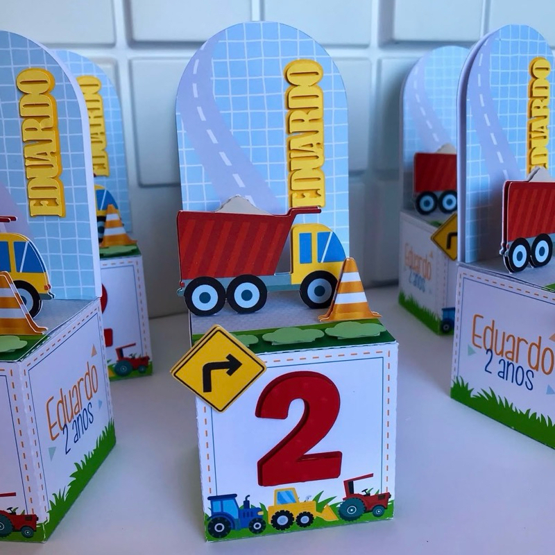Lembrancinha Caixa Cenário Carrinhos - carros - trator - Personalizados - Festa - Aniversário - Caixinha - Kit Festa