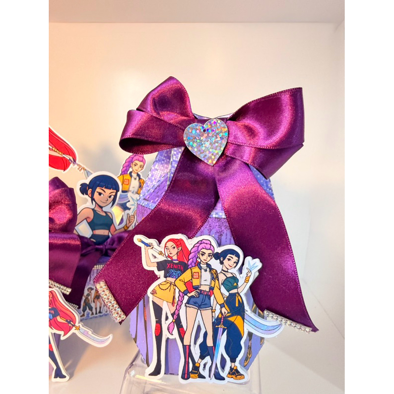 KIT FESTA GUERREIRAS KPOP HUNTRIX LEMBRANCINHA no ANIVERSÁRIO TODOS OS TEMAS CAIXINHA PERSONALIZADAS FILME demon hunters
