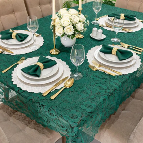 Toalha de Mesa Renda Verde Bandeira Retangular 2,00 x 1,40 m – Elegante e Sofisticada
