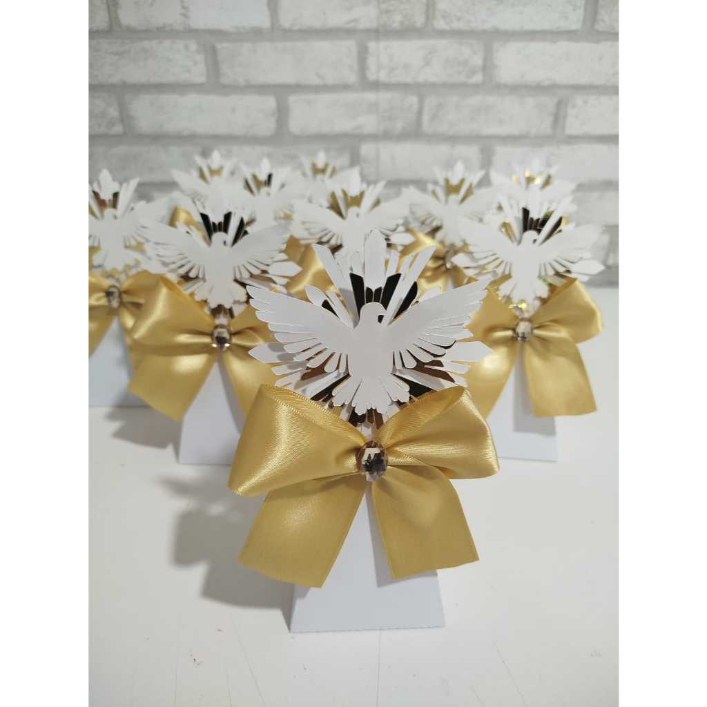 Lembrancinha de Batizado 3D Luxo com Oração | Personalizada | Anjo Dourado | Pronta Entrega | Caixa Pirâmide