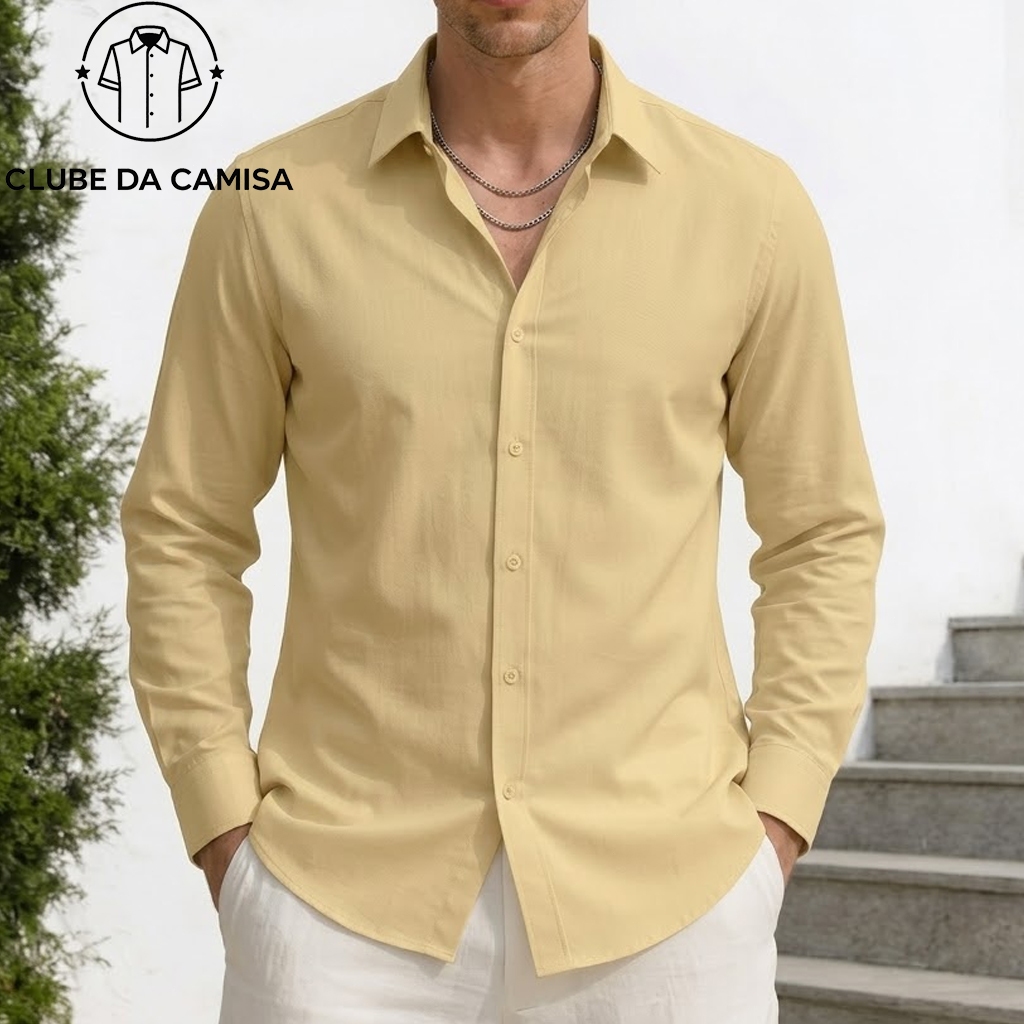 Camisa social masculina, estilo business casual, confeccionada em elastano e poliéster.