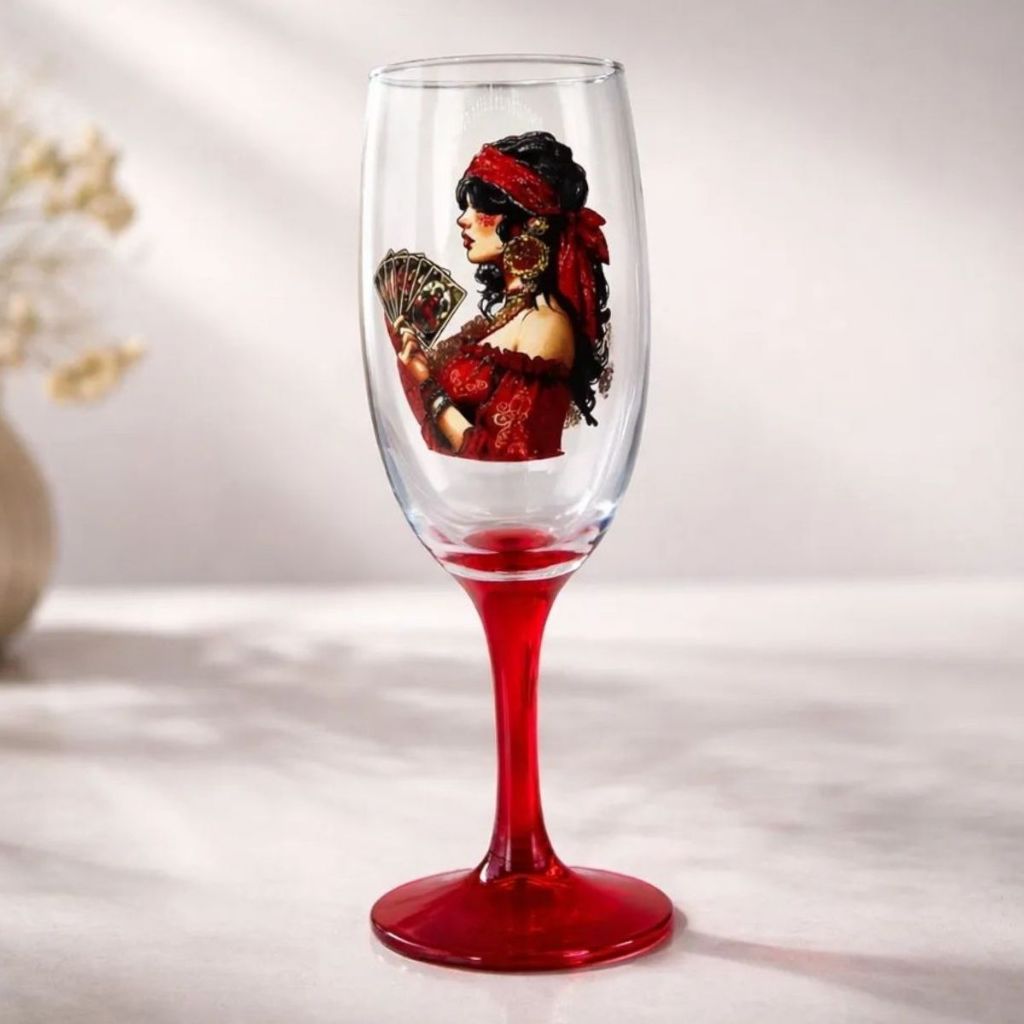 Taça Cigana Com Baralho Optchá Vidro Para Ritual e Decoração Umbanda Copo Gallant Fundo Vermelho 180ml