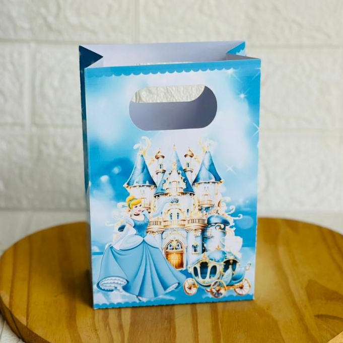 Sacolinha personalizada Cinderela PEGUE E MONTE +BRINDE  12 Forminhas Personalizadas  do tema lembrancinha mimo
