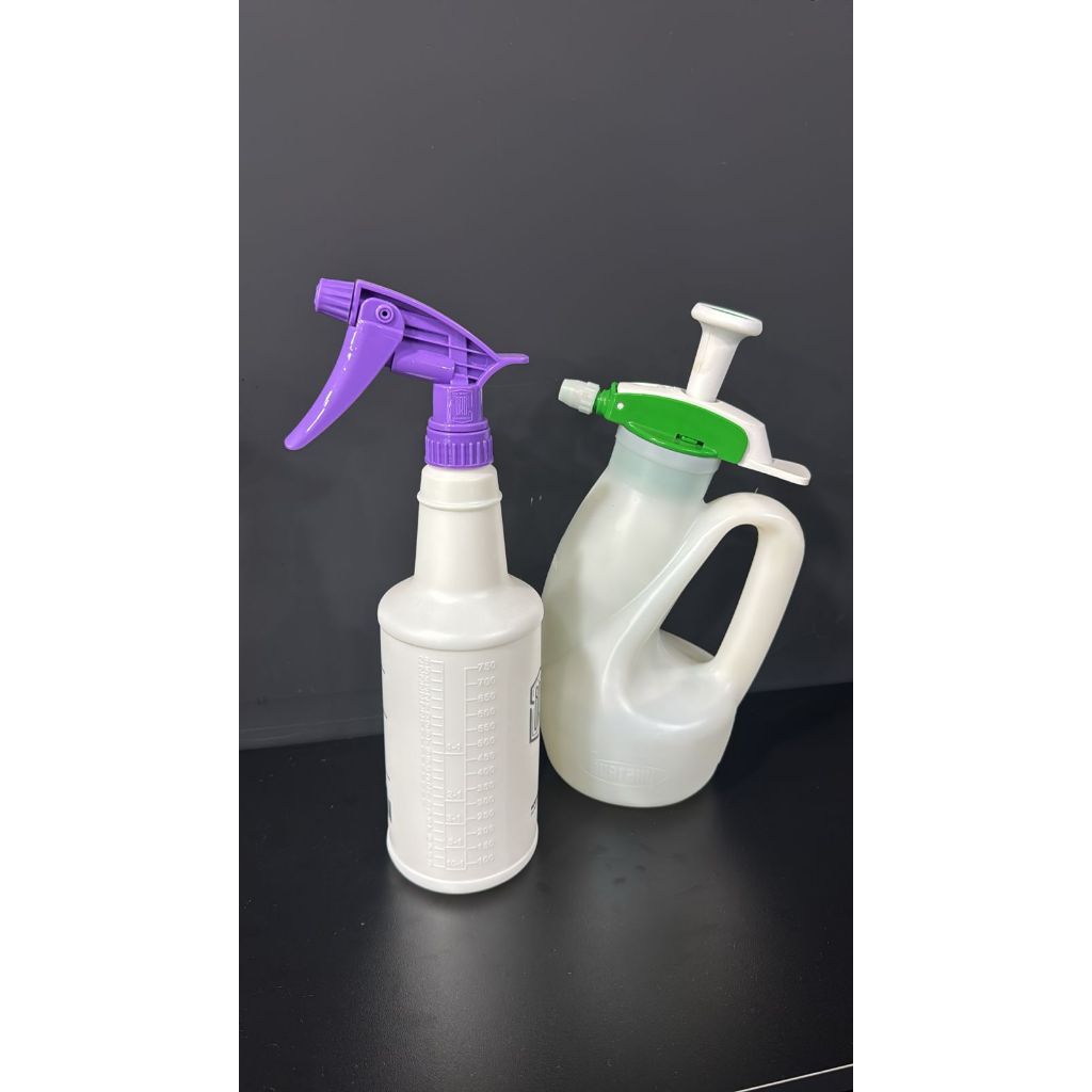 kit com 01 borrifador Guarany e 01spray manual para aplicação