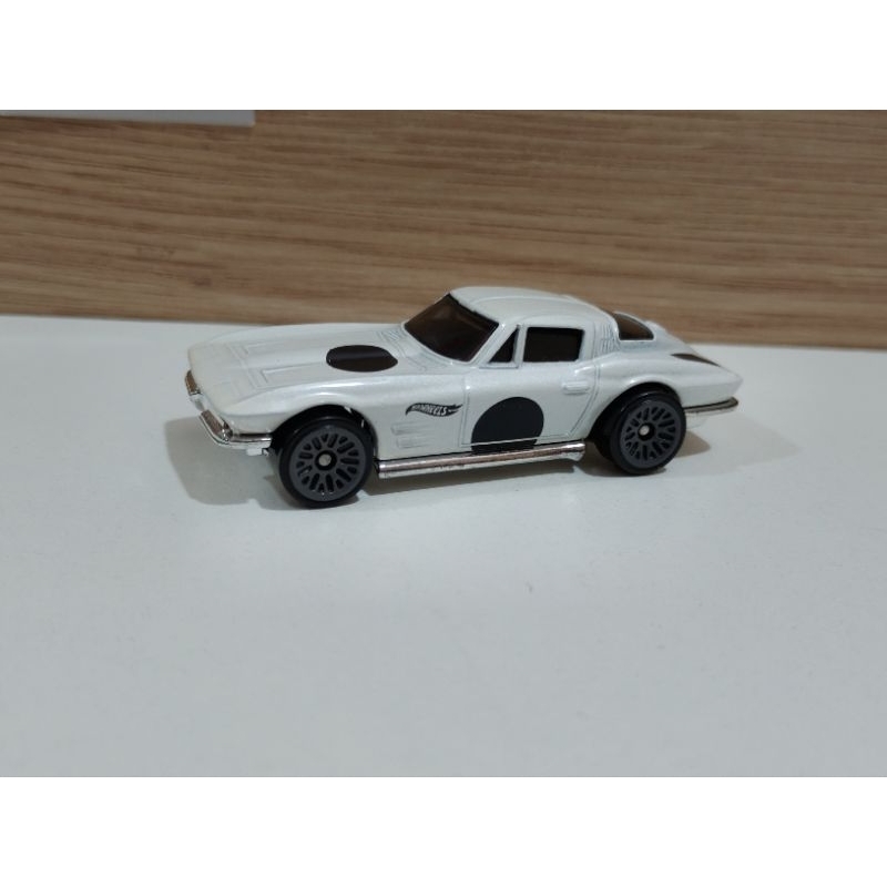 Hot Wheels '64 Corvette Sting Ray
