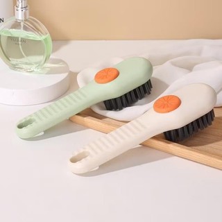Escova de Limpeza com Dispenser de Sabão Líquido - Praticidade em Uso